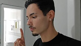 Fomos Pegos No Flagra Pelo Amigo Do Meu Marido!