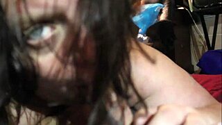 Momma sucks cunt's clit in amateur blowjob