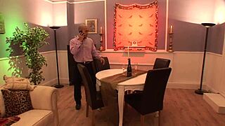 辛迪·贝尔弯腰猛操