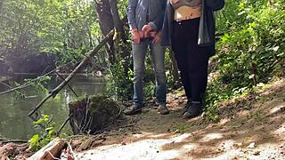 我从成熟岳母那里得到超棒的手淫！