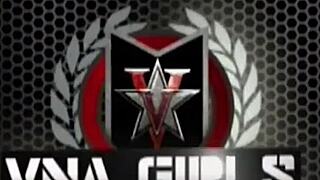 Sophie dee rubs dildo on juicy tits