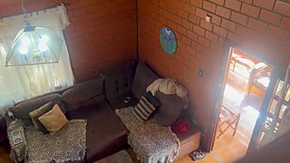 Wife invited hubby for a quickie, skipping lunch