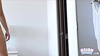 年轻亚洲芭蕾舞者与老男人，好奇吗？