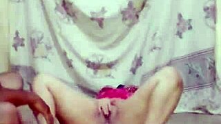 我的阿拉伯也门妻子炫耀她的性感翘臀