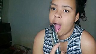 Safada novinha excitada com vibrador na buceta