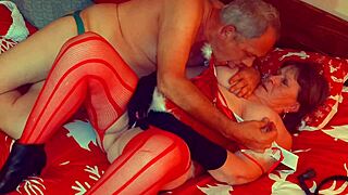 奶奶Carmen七月圣诞假日，假阳具高潮狂欢