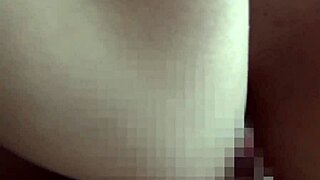 亚洲成熟美女渴望巨大鸡巴在亲密会话中