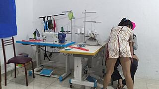 哇，看这个缝纫车间里的激烈诱惑！好热！🔥