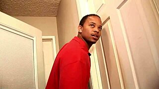 饥渴人妻熟女被黑人大屌撕衣异族猛操