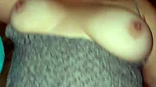 Milf rubs cum into cervix to get pregnant