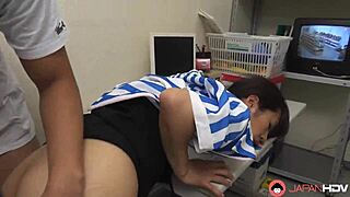 日本真由香莫莫塔在办公室渴望鸡巴并无码得到