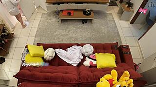 为什么辣妻在沙发上操送货员？