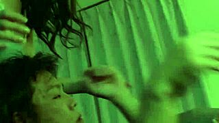 业余日本熟女 Eri Hosaka 在首次硬核场景中吸吮和操