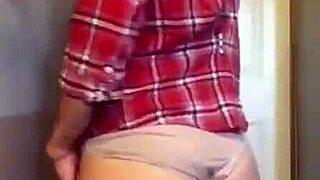 性感小巧18+熟女用内裤和多汁屁股诱惑 - 热辣！