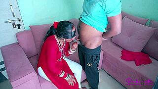 Man, this Indian bride got drilled by sofa mechanic while hubby’s away. Huge load on her big ass!