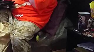 Stepmom Pretends Not To Look At Dick