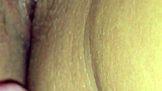cierra la masturbación con perrito y cum trasero