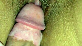 cierra la masturbación con perrito y cum trasero