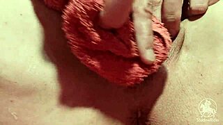 ICH RASIER MIR DIE MUSCHI - SHAVED PUSSY CLOSEUP