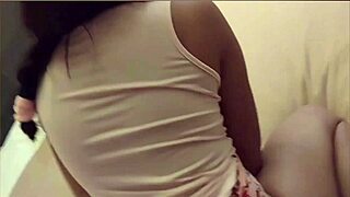 cachondisima jovensita shows off her rico culito