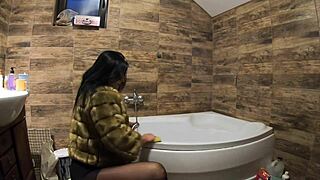 Milfycalla tries pee play in fur coat by bathtub. Pantyhose adds a wild twist to this preview!