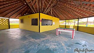 Transei com Gostosa no Quiosque Abandonado da Praia