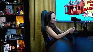 Belinha Baracho kisses host passionately in podcast