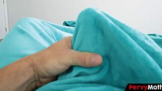 Does Step Mommy Melt Morning Boner With Deepthroat?