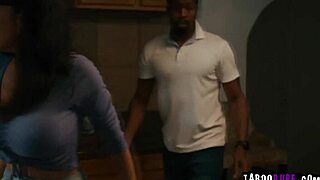 新婚夫妇在鬼屋激烈做爱