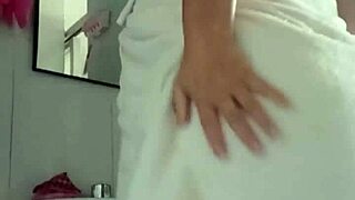 Madura Caliente En La Ducha Se Prepara Para Ir A Coger