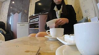 布列塔尼·安德鲁斯穿乳胶高跟鞋