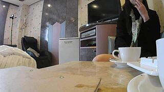 布列塔尼·安德鲁斯穿乳胶高跟鞋