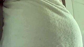 Madura Caliente En La Ducha Se Prepara Para Ir A Coger