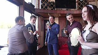 俄罗斯单身派对，粗暴肛交婊子们