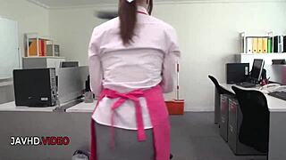 Chihiro Akino在办公室的硬核口交令人震惊