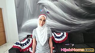 阿拉伯继母用大胆性爱庆祝独立日。