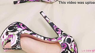 Beachy Blonde Babe Shows Her Body!