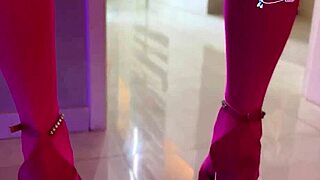 Morena gostosa in pink lingerie FUCKING cuckold's friend