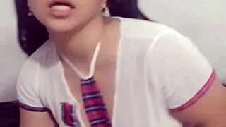 hermosa colegiala shows off her big ass and voluptuous body.