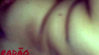 gozando no rabo dela de ladinho