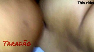 gozando no rabo dela de ladinho