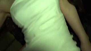 日本MILF巨大奶子在户外性交中弹跳