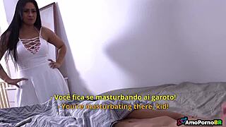 继母闻臭鸡巴猛撸射精