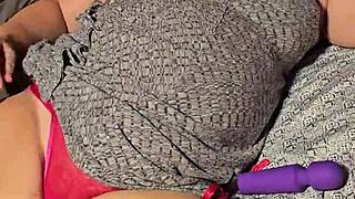 I cum so hard in my pink thong, my big ass shaking