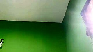 Horny Mature Decides to Play with Her Pussy for First Time