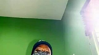 Horny Mature Decides to Play with Her Pussy for First Time