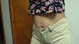 I masturbate until squirt and wet my pants!