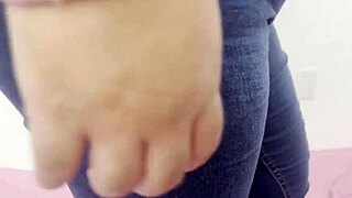 I am a madurita lista para coger in this masturbation scene