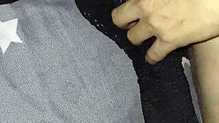 encuentro a mi madrastra acostada en mi cuarto 1 con curvy ass