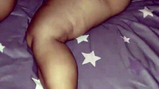 encuentro a mi madrastra acostada en mi cuarto 1 con curvy ass